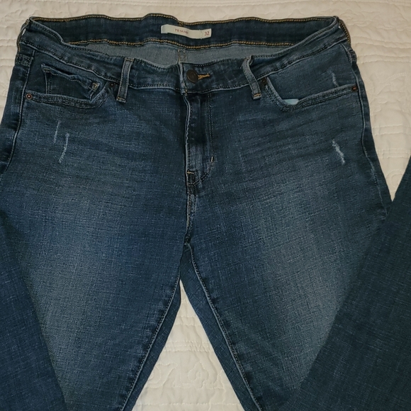 Levi Strauss & Co 711 Skinny - Picture 7 of 8